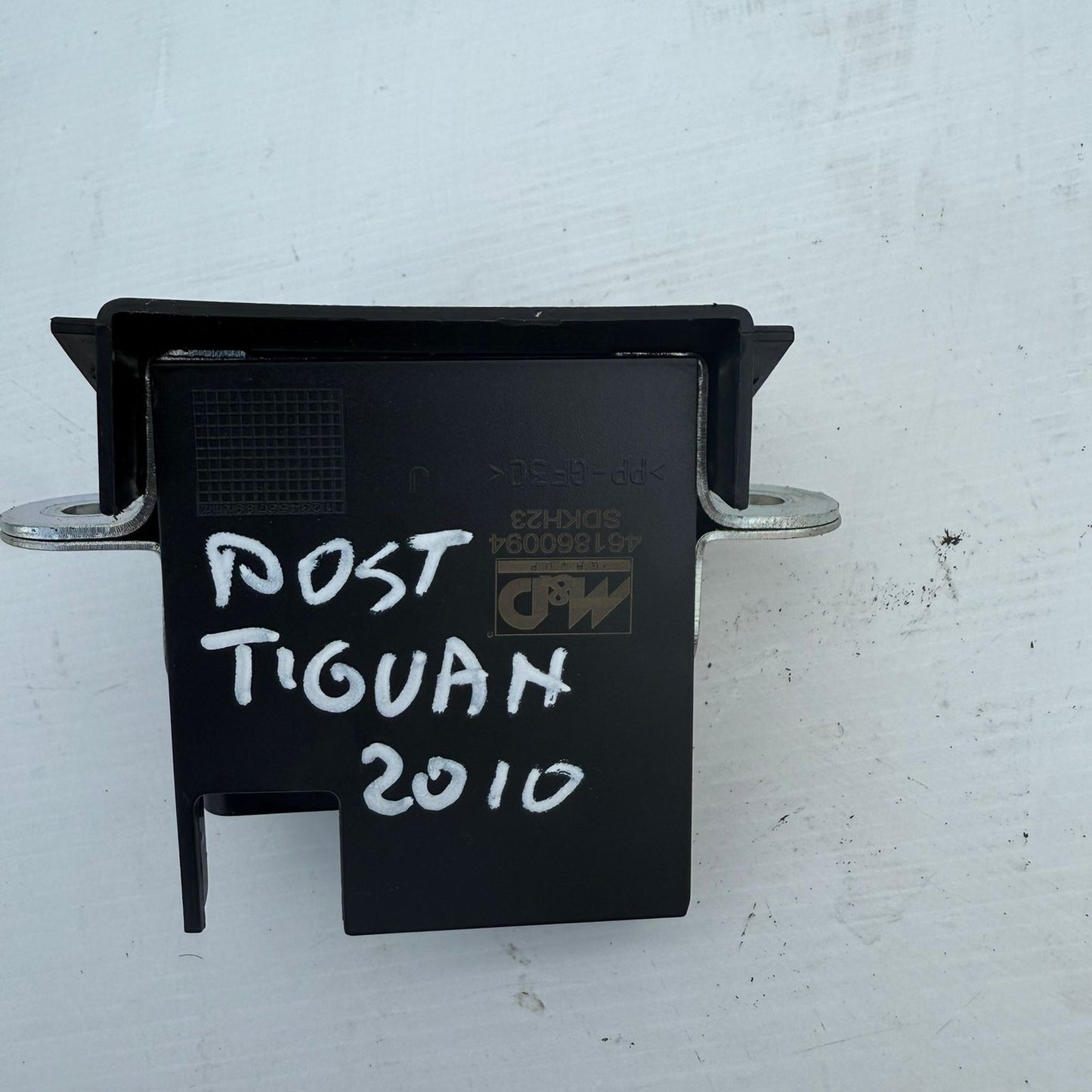 SERRATURA COFANO POSTERIORE ORIGINALE USATO PER VW TIGUAN 2010