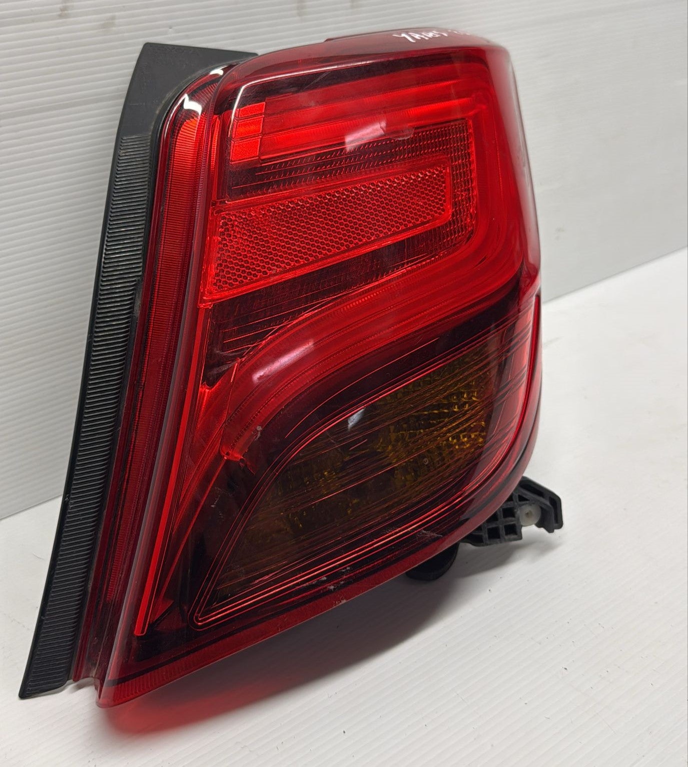 FANALE LED STOP POSTERIORE TOYOTA YARIS DESTRO ANNO:2015 ORIGINALE USATO