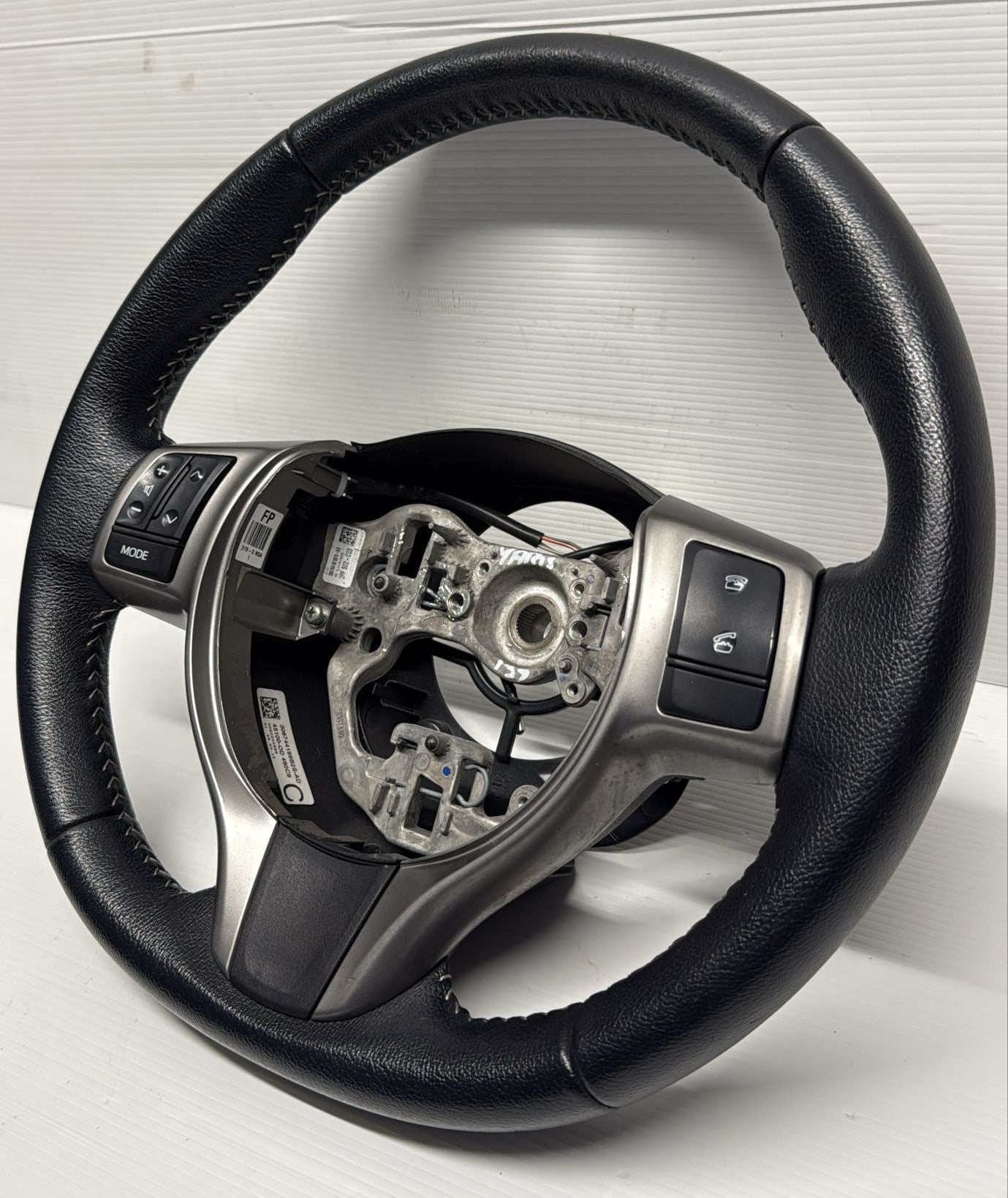 VOLANTE CON COMANDI MULTIFUNZIONE TOYOTA YARIS 2015 ORINALE USATO