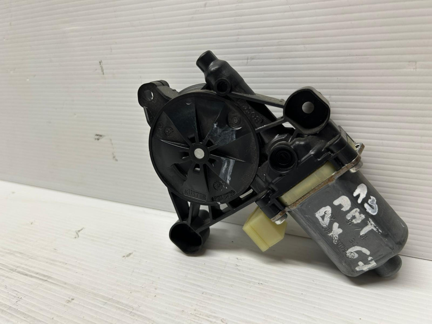 MOTORINO ALZACRISTALLI ANTERIORE DESTRA AUDI A3 CODICE:S850202100