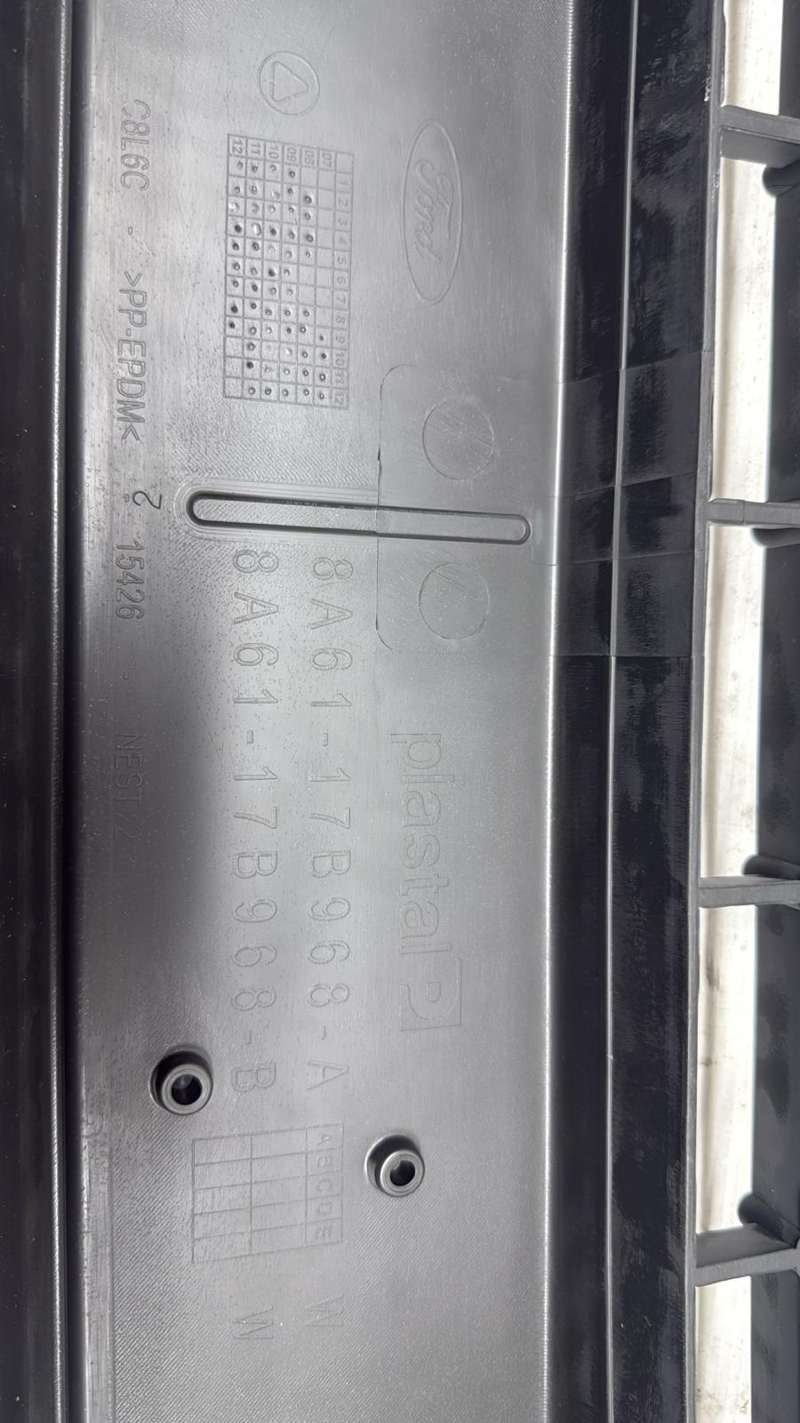 GRIGLIA CENTRALE ANTERIORE PARAURTI FORD FIESTA 2010 CODICE:8A61-17B968A