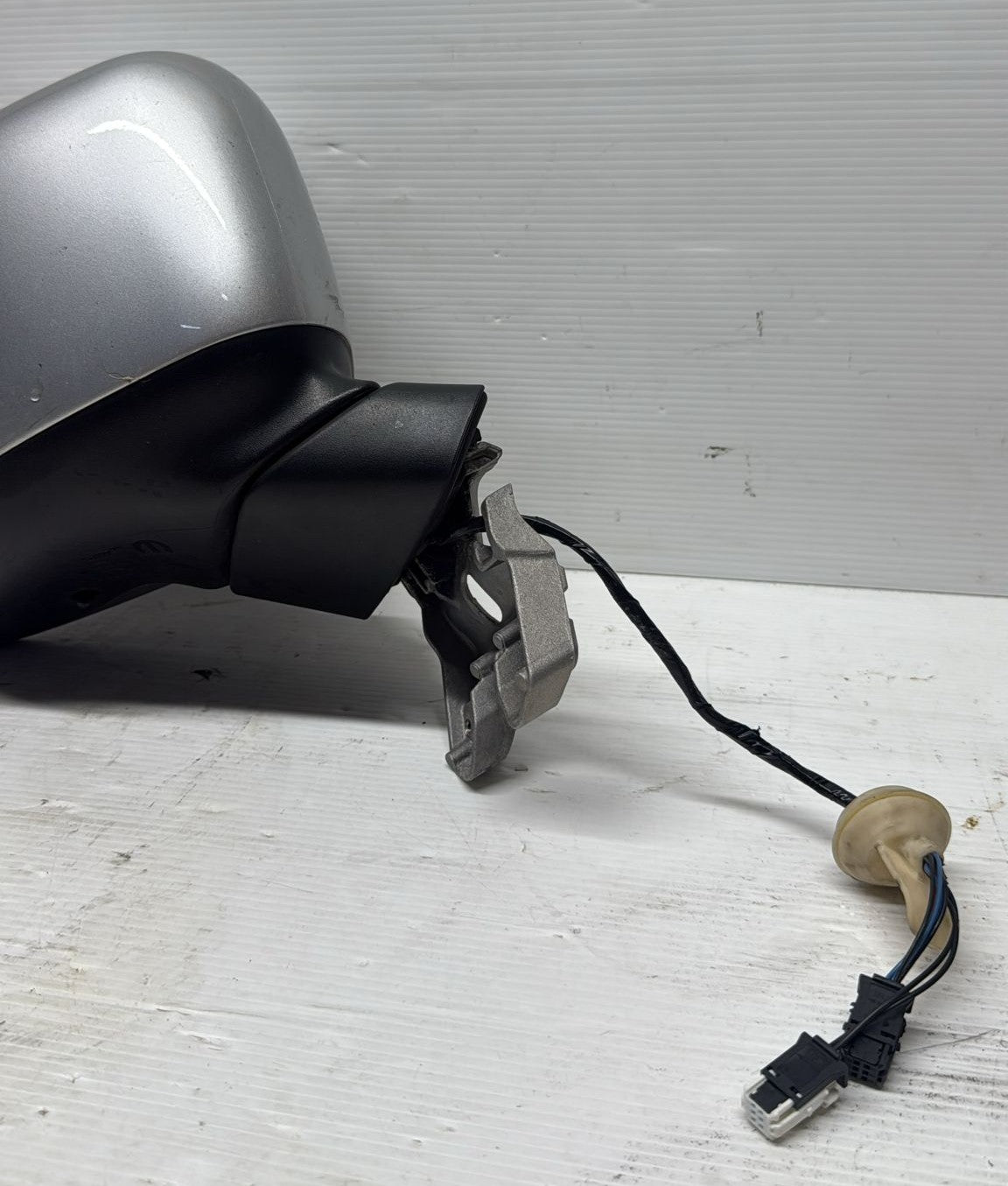 SPECCHIETTO RETROVISORE DESTRO JEEP RENEGADE 2014> (2 SPINOTTI) 9 PIN