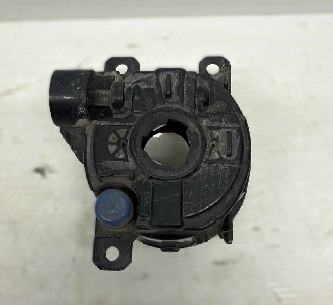 FANALE FENDINEBBIA ANTERIORE DESTRO PEUGEOT 308(2014) UN GANCIO ROTTO