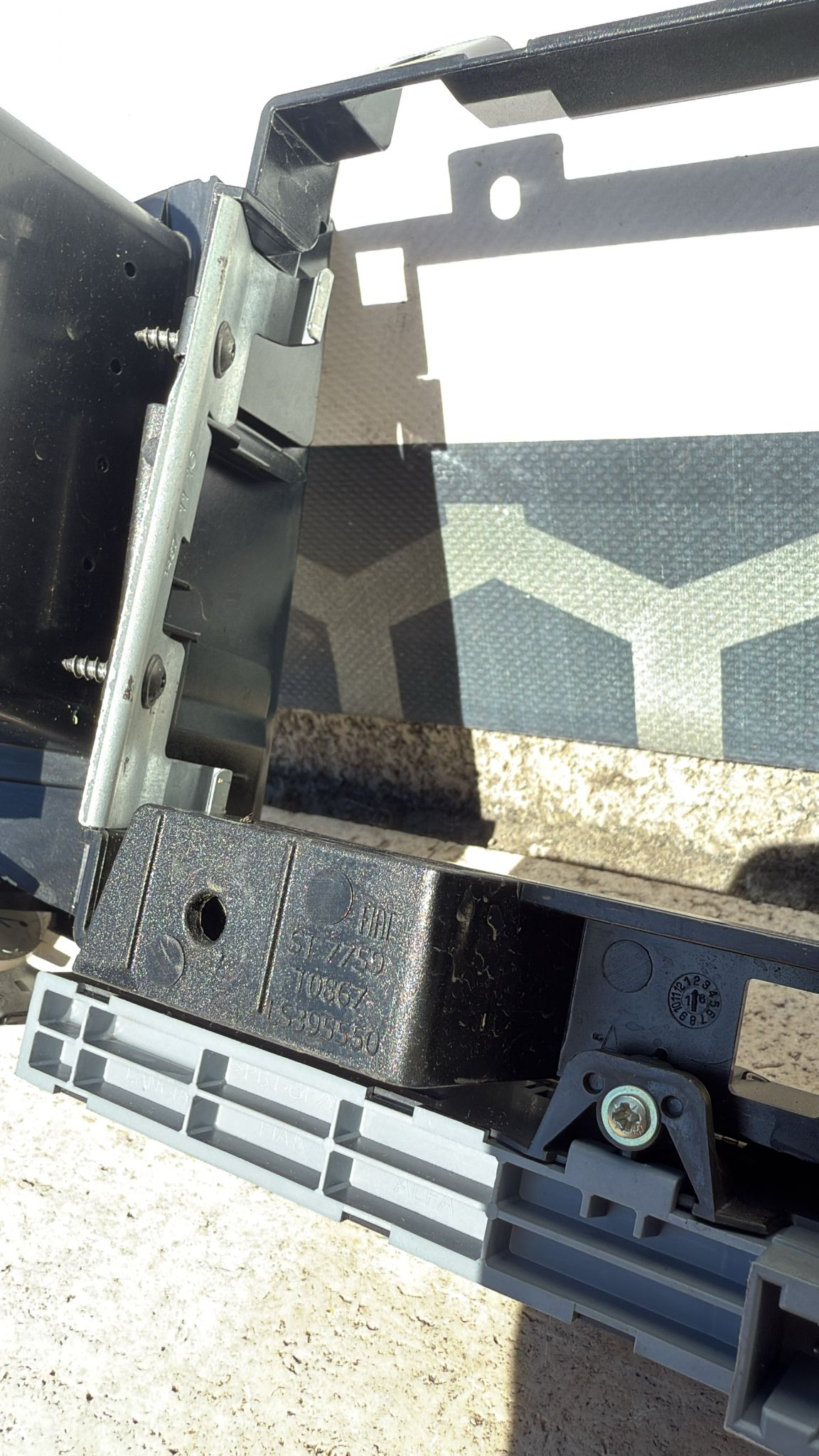 BOCCHETTA AERAZIONE CENTRALE NERA LUCIDA FIAT DOBLO(2017) COD:LS395550