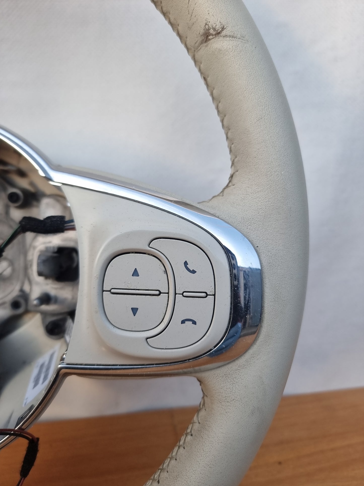 VOLANTE STERZO IN PELLE ORIGINALE USATO CON COMANDI FIAT 500 2007 - 2015