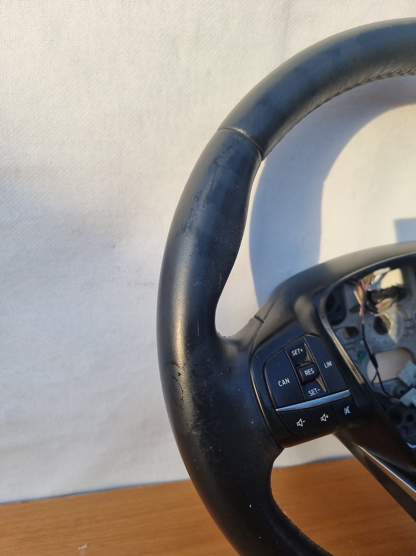 VOLANTE STERZO IN PELLE ORIGINALE USATO CON COMANDI FORD FIESTA VII 2017 - 2024