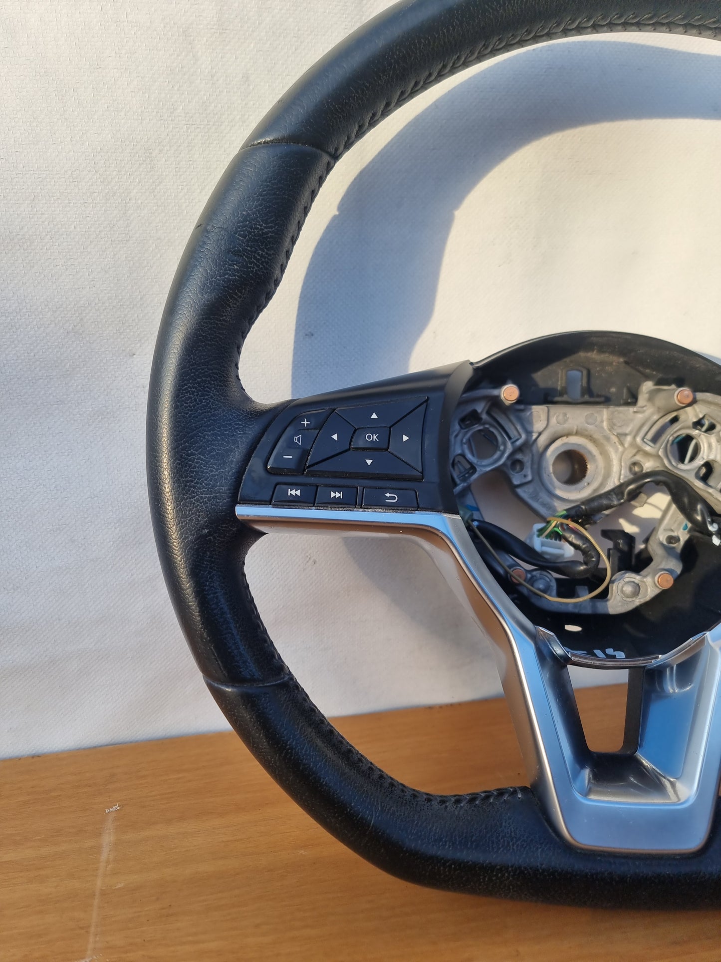 VOLANTE STERZO IN PELLE ORIGINALE USATO CON COMANDI NISSAN MICRA K14 2017 - 2022