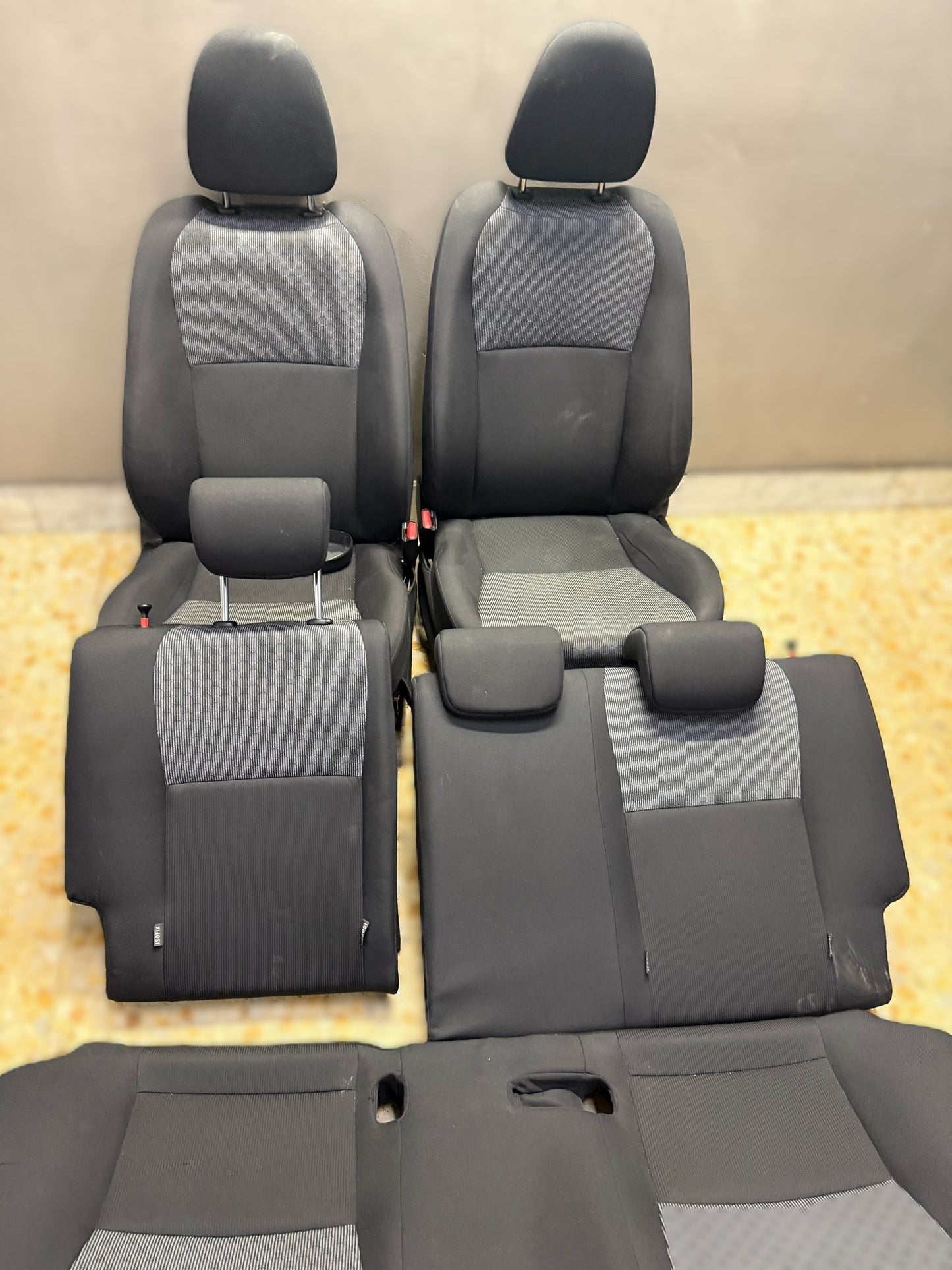 TAPPEZZERIA COMPLETA TOYOTA YARIS 2015