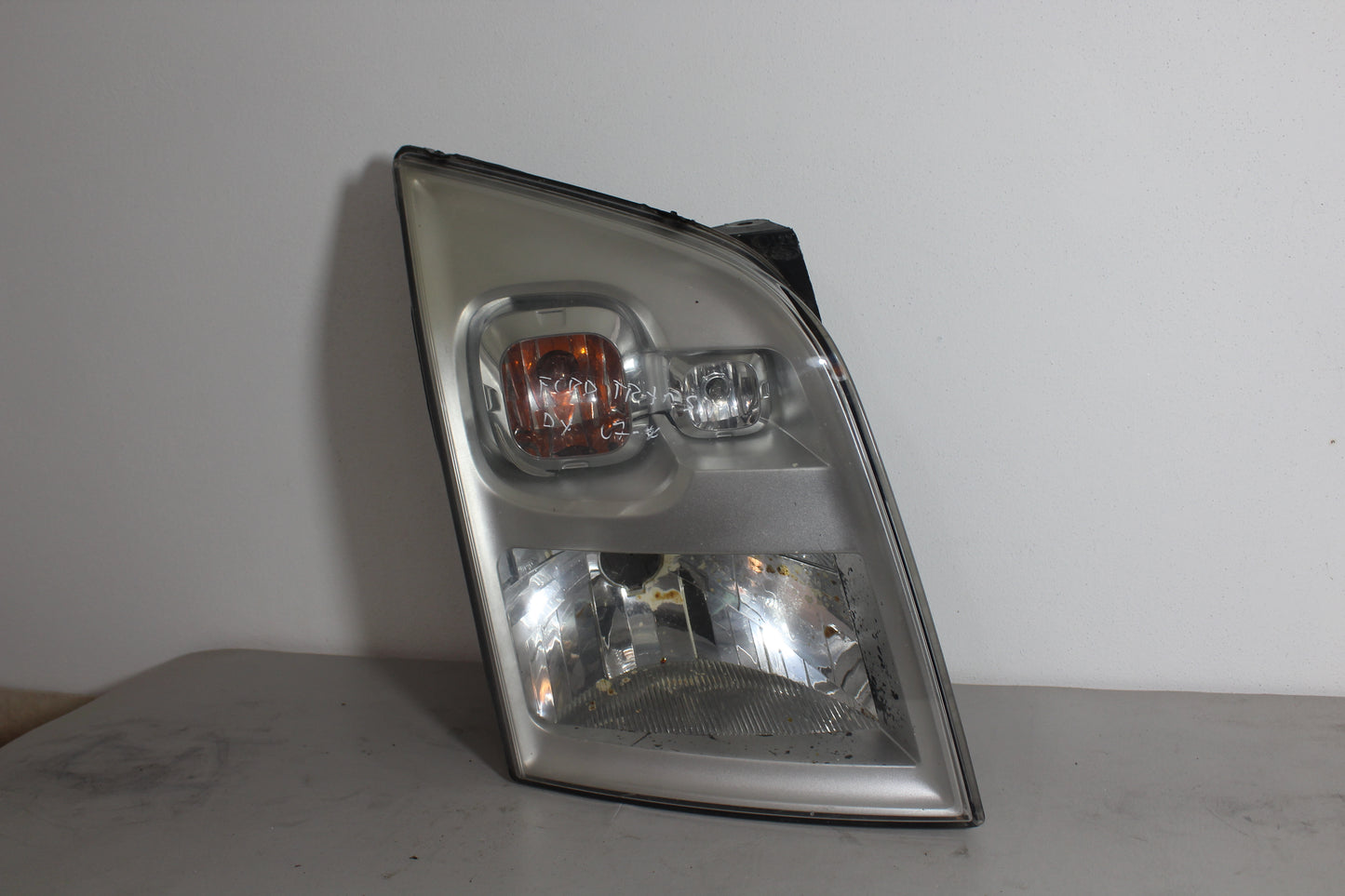FANALE ANTERIORE DESTRO ORIGINALE USATO FORD TRANSIT 2006 - 2013 10100748
