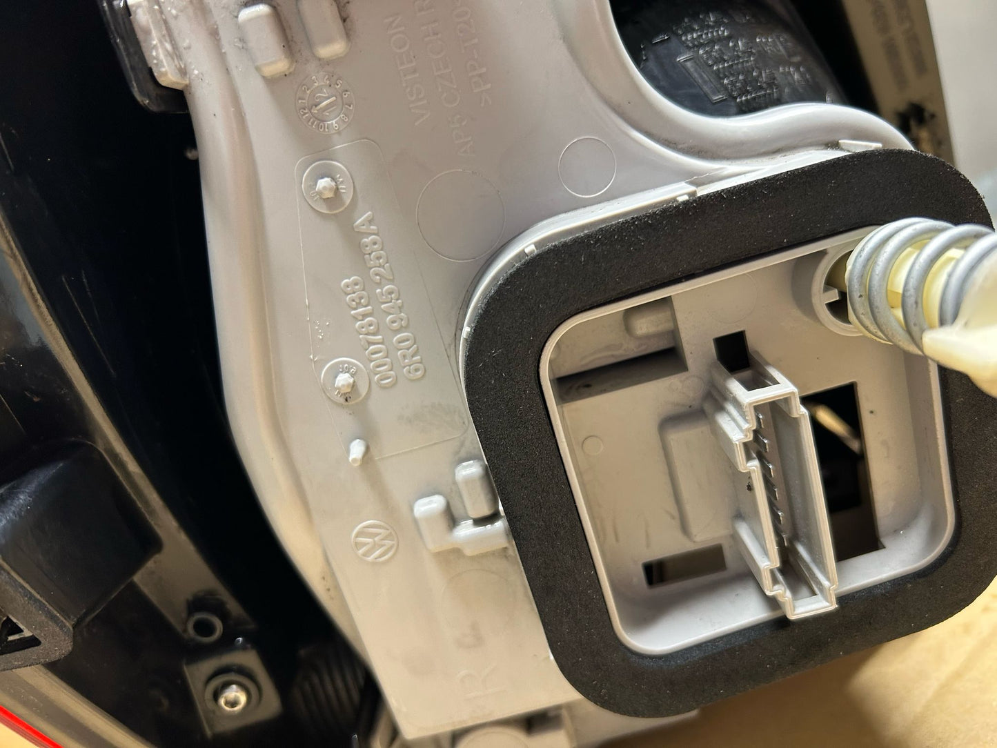 STOP FANALE ORIGINALE POSTERIORE DESTRO VOLKSWAGEN POLO 5° 6R0945096