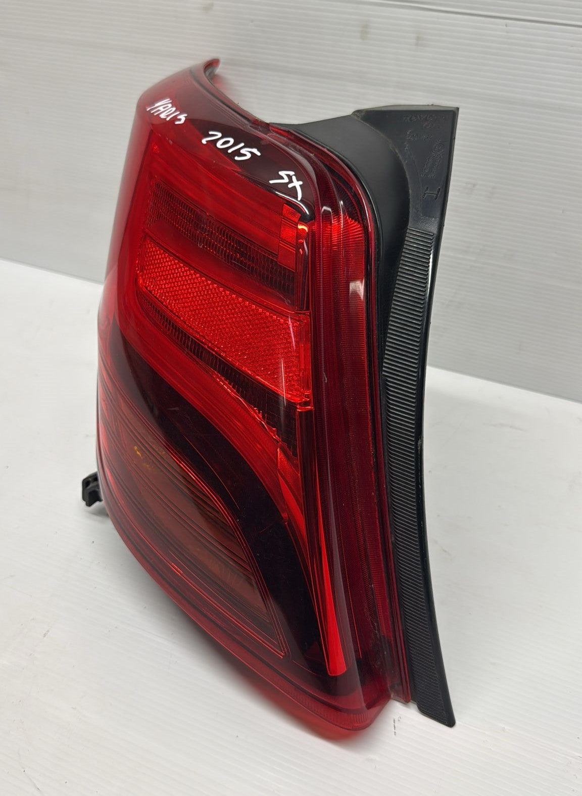FANALE LED STOP POSTERIORE TOYOTA YARIS SINISTRO ANNO:2015 ORIGINALE USATO