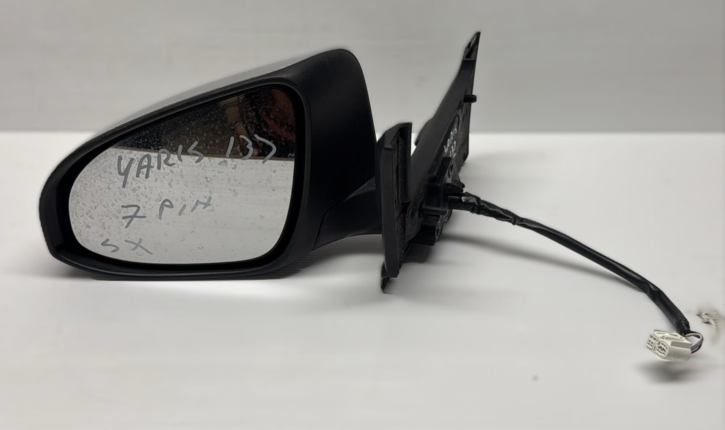 SPECCHIETTO RETROVISORE SINISTRO TOYOTA YARIS 2012-2017 7 PIN ORIGINALE USATO