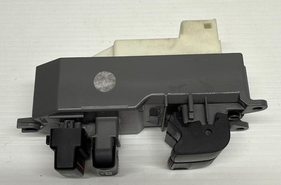 PULSANTIERA ALZAVETRI ANTERIORE SINISTRA TOYOTA YARIS 2011-2014 ORIGINALE