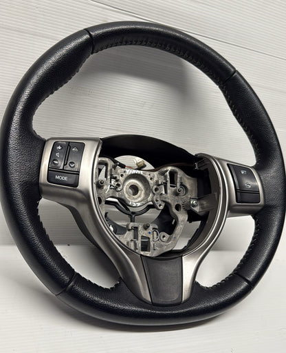 VOLANTE CON COMANDI MULTIFUNZIONE TOYOTA YARIS 2015 ORINALE USATO