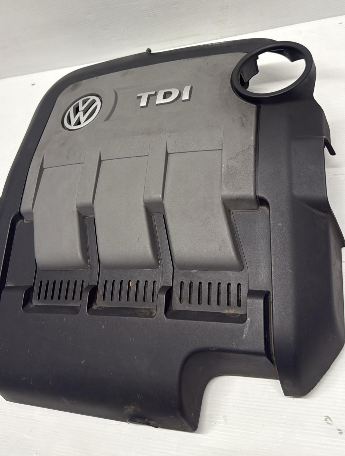 COPERCHIO MOTORE SUPERIORE VW AG POLO 1.2 DIESEL ANNO 2010 CODICE:03P103925A