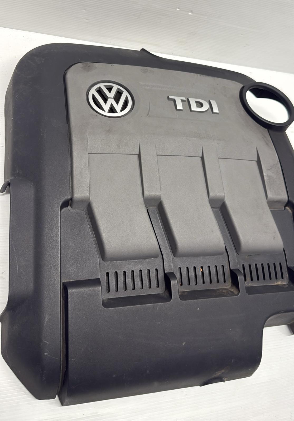 COPERCHIO MOTORE SUPERIORE VW AG POLO 1.2 DIESEL ANNO 2010 CODICE:03P103925A