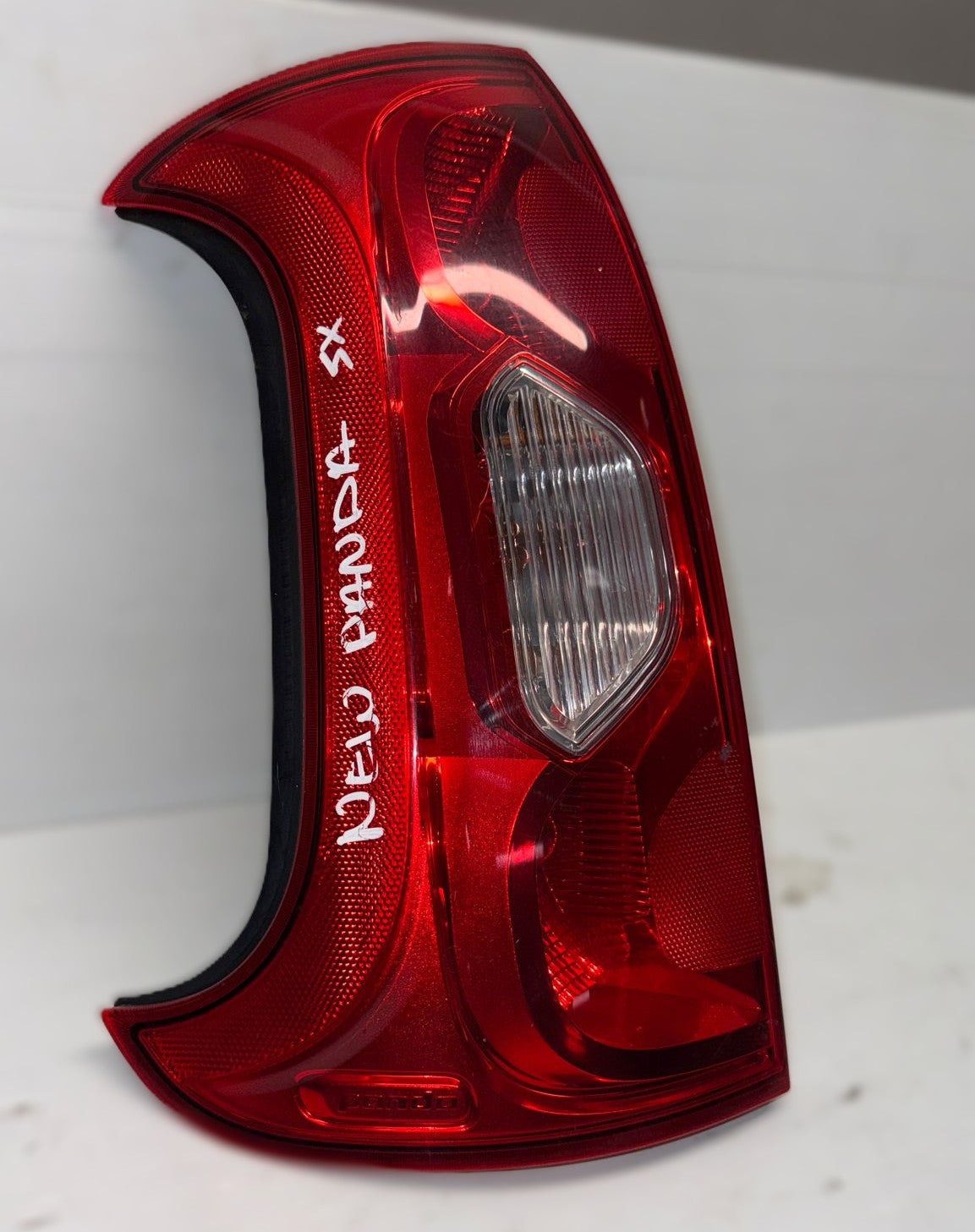 STOP FANALE POSTERIORE SINISTRO FIAT NEW PANDA 2015(HA UNA PICCOLA CREPA)