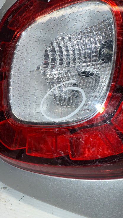 STOP FANALE POSTERIORE DESTRO SMART 453X2(HA UNA PICCOLA CREPA)