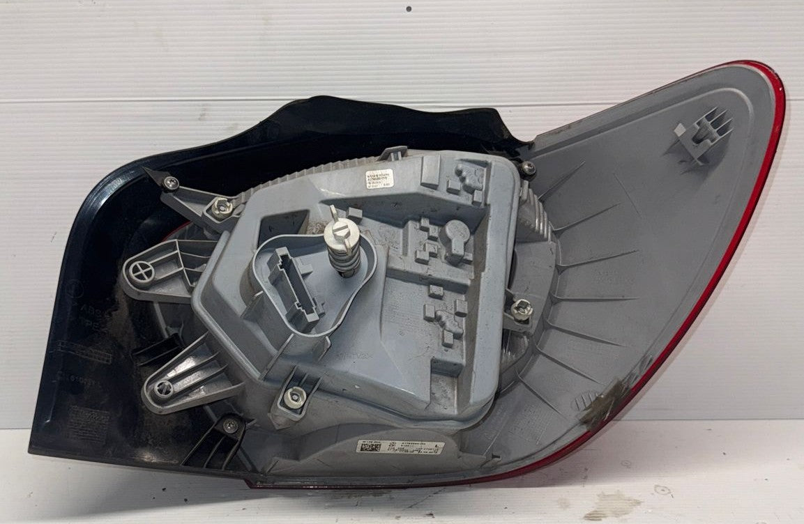 STOP FANALE POSTERIORE SINISTRO MERCEDES CLASSE A 176 2015 NORMALE(NON LED)