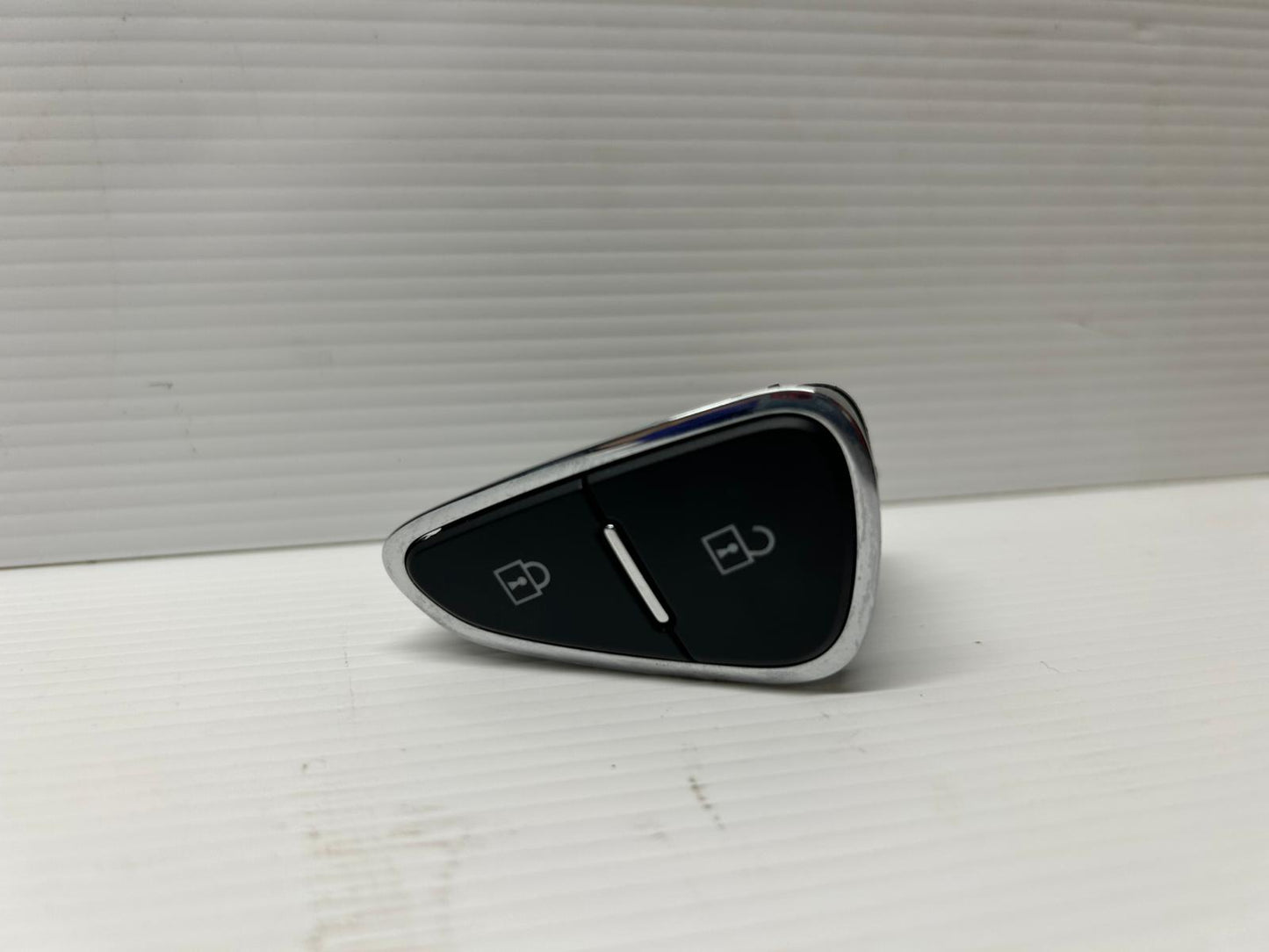 PULSANTIERA APERTURA/CHIUSURA PORTE OPEL CORSA E \ADAM 2015 39031633