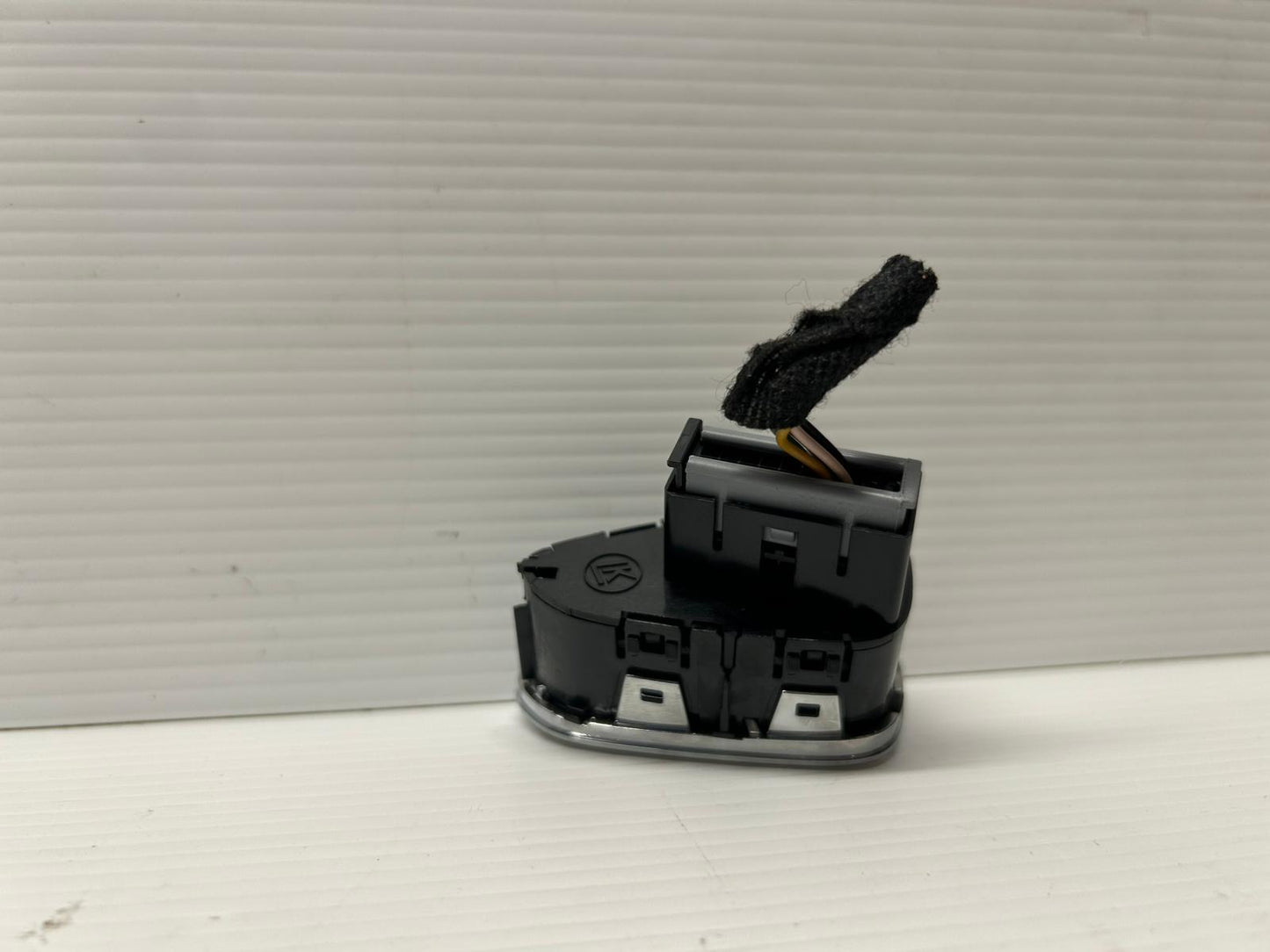 INTERRUTTORE OPEL CORSA E 2015 CODICE:39031664