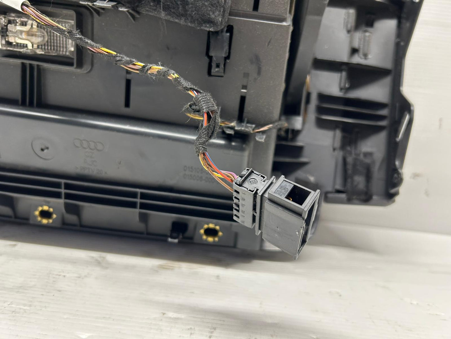 CASSETTO PORTA OGGETTI AUDI A1 2015 ORIGINALE USATO