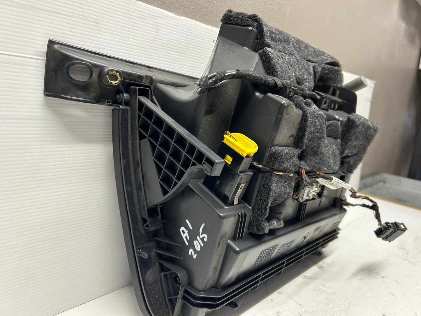 CASSETTO PORTA OGGETTI AUDI A1 2015 ORIGINALE USATO