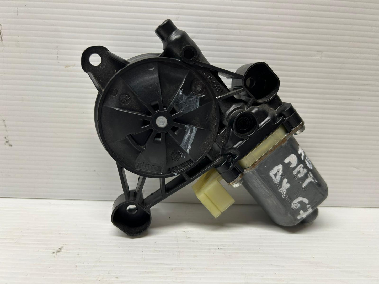 MOTORINO ALZACRISTALLI ANTERIORE DESTRA AUDI A3 CODICE:S850202100