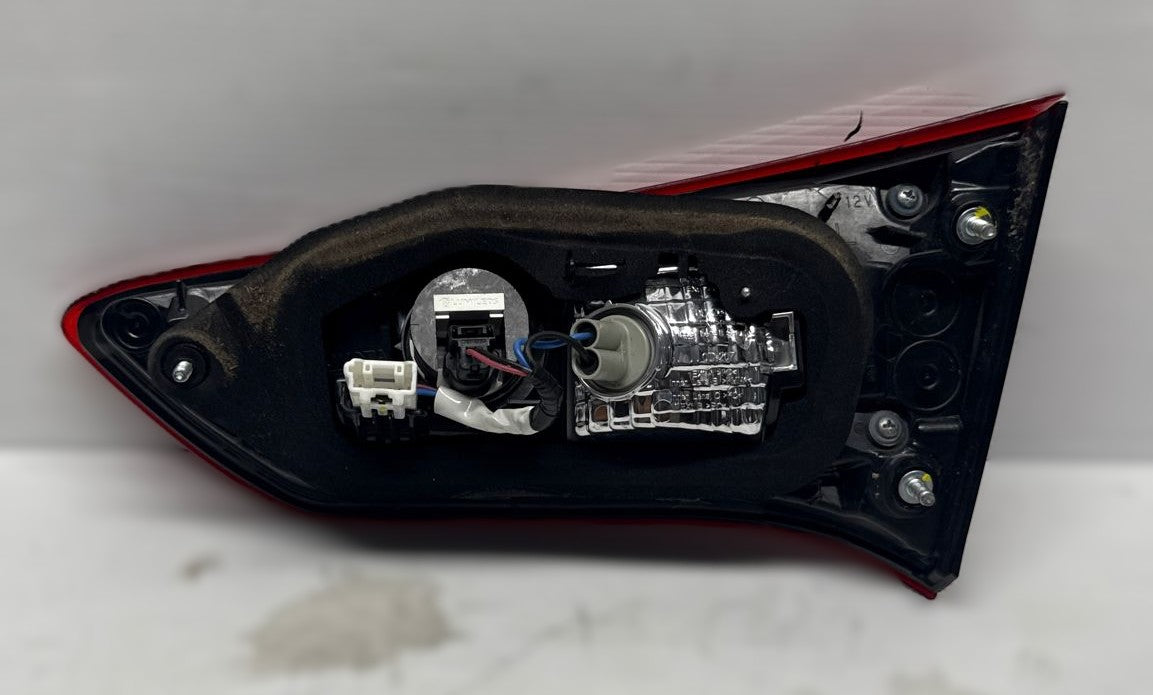 STOP FANALE LED POSTERIORE PORTELLONE SINISTRO TOYOTA YARIS 2017 3 SERIE