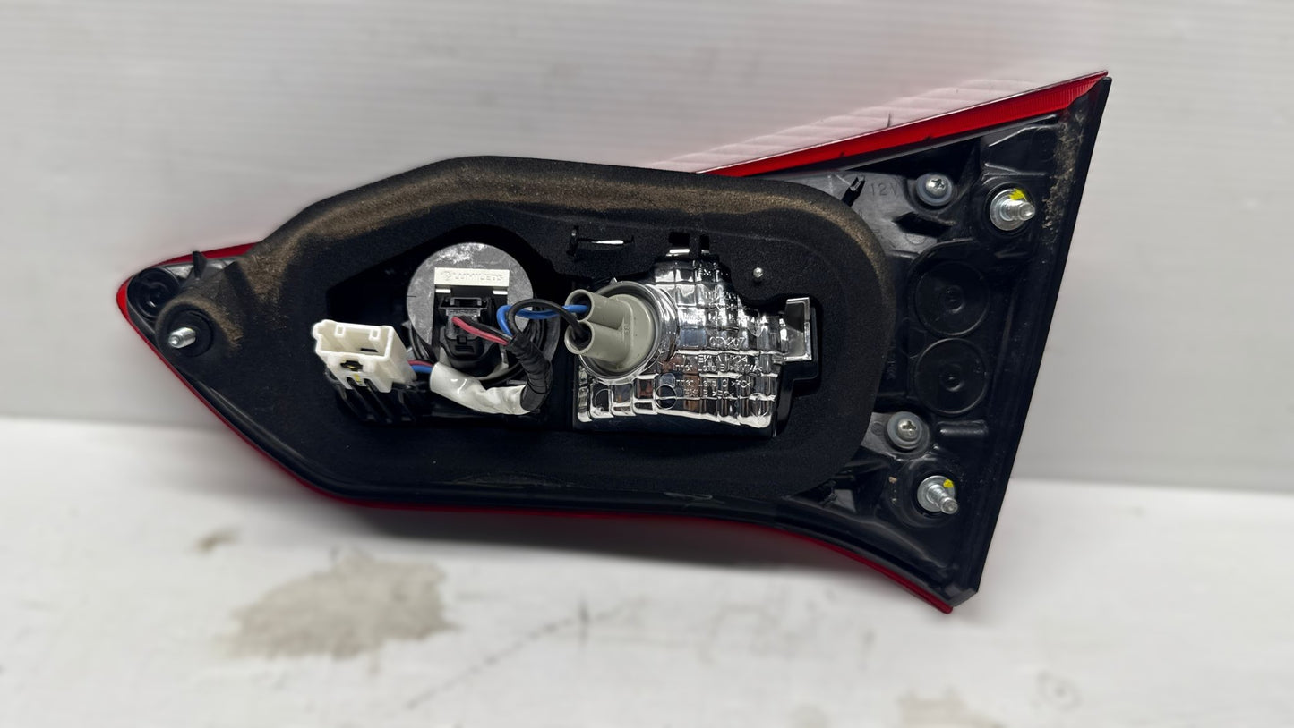 STOP FANALE LED POSTERIORE PORTELLONE SINISTRO TOYOTA YARIS 2017 3 SERIE