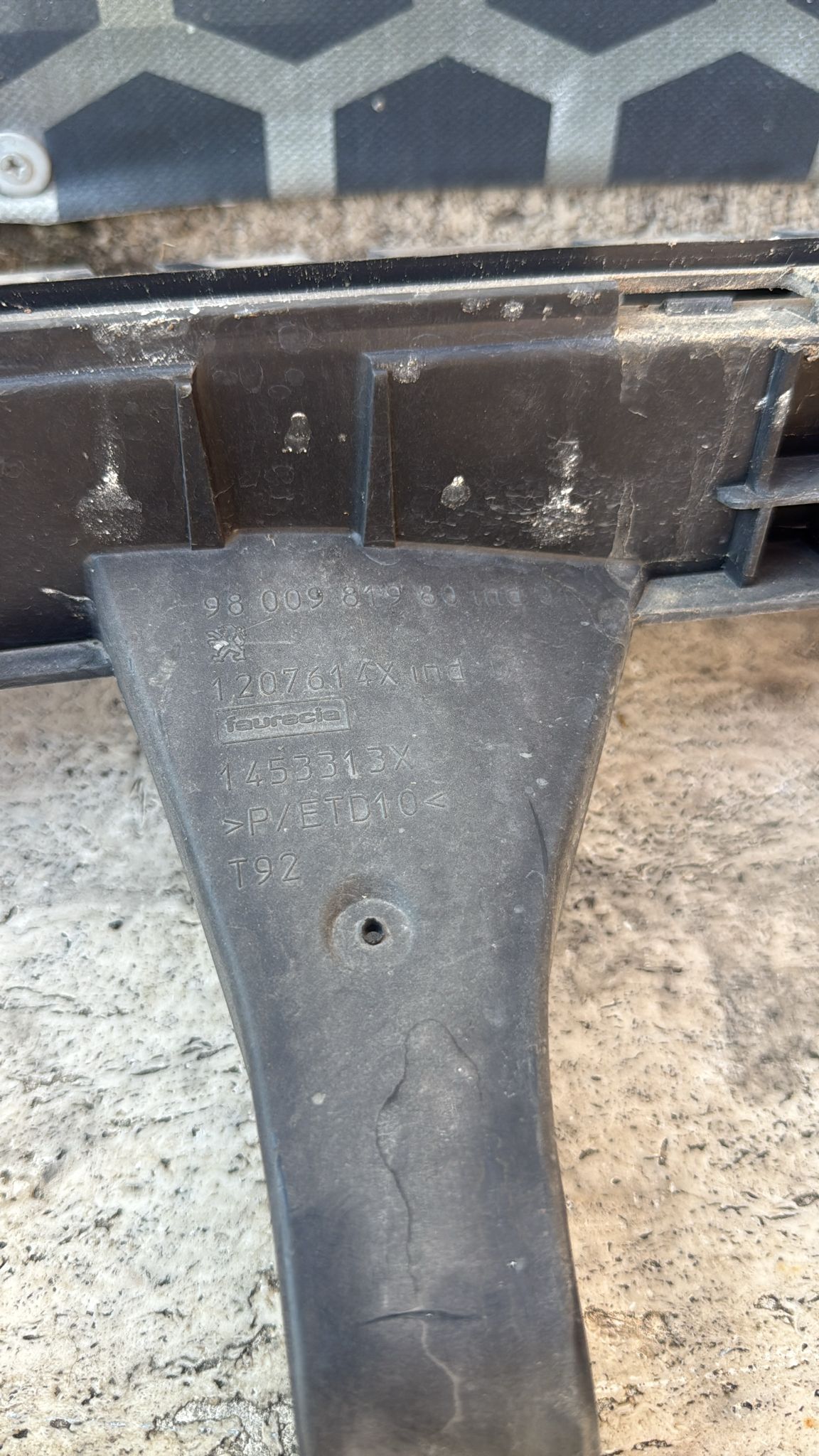 SUPPORTO PARAURTI POSTERIORE ORIGINALE PEUGEOT 308 SW CODICE:9800981980