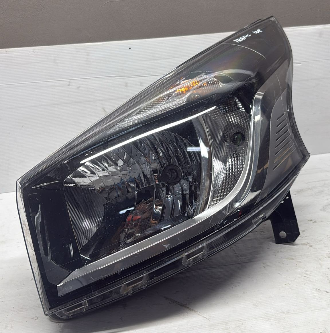 FARO ANTERIORE SINISTRO RENAULT TRAFIC 2014