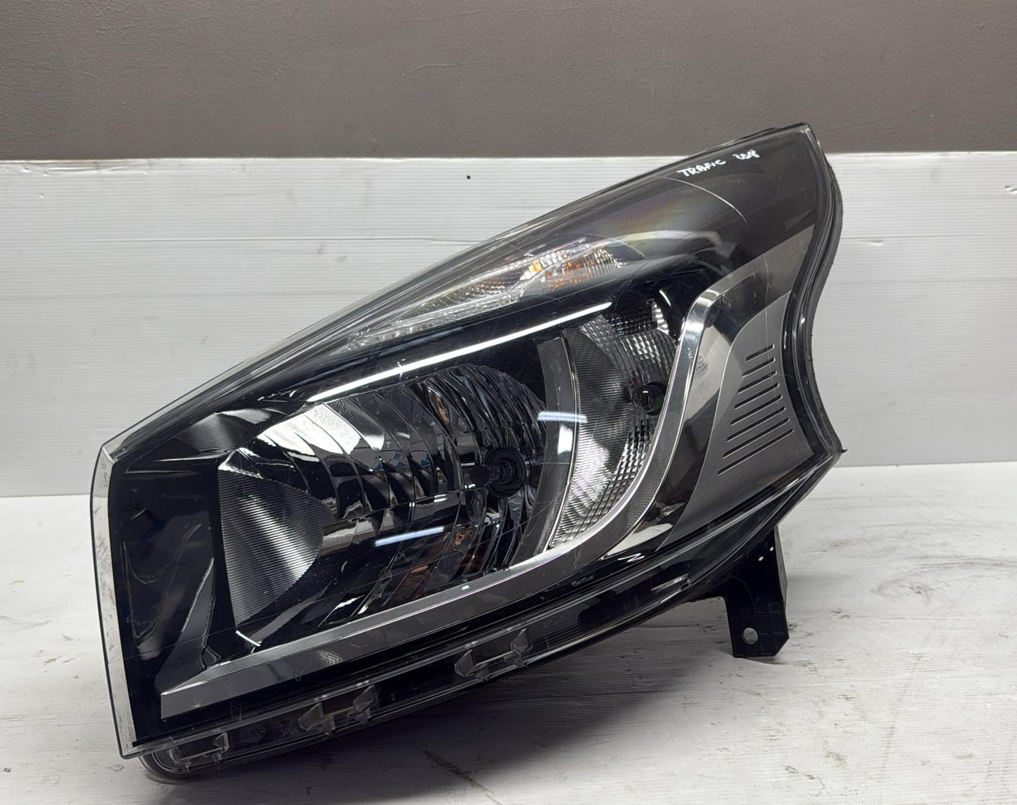 FARO ANTERIORE SINISTRO RENAULT TRAFIC 2014