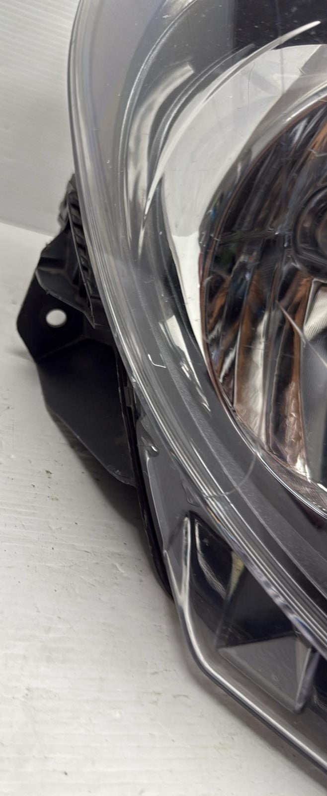 FARO FANALE ANTERIORE DESTRO RENAULT TWINGO 2012 (HA UN GANCIO ROTTO)