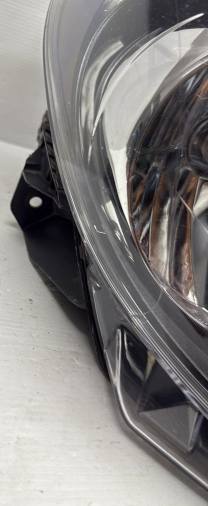 FARO FANALE ANTERIORE DESTRO RENAULT TWINGO 2012 (HA UN GANCIO ROTTO)