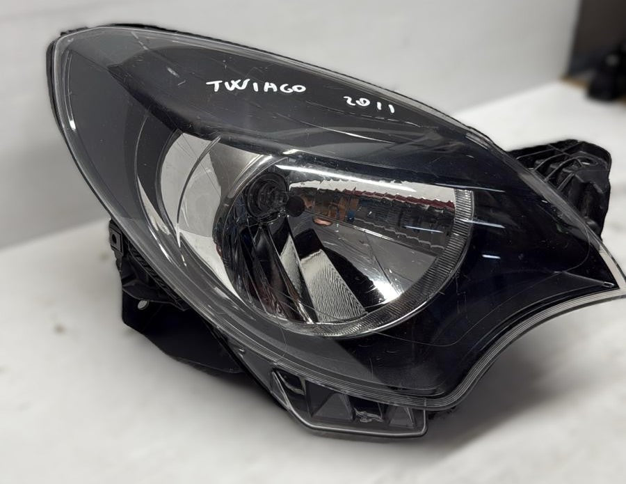 FARO FANALE ANTERIORE DESTRO RENAULT TWINGO 2012 (HA UN GANCIO ROTTO)
