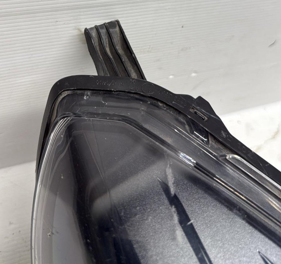 FARO FANALE ANTERIORE DESTRO RENAULT TWINGO 2012 (HA UN GANCIO ROTTO)