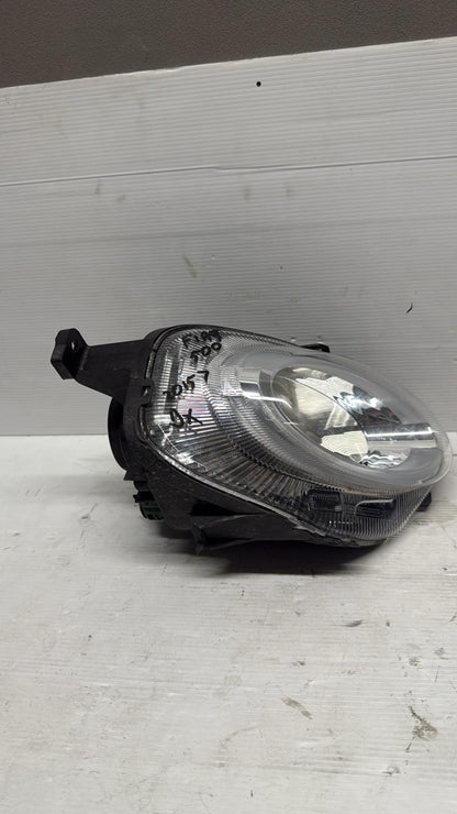 FANALINO FENDINEBBIA LED ANTERIORE DESTRO FIAT 500 2015 (UN GANCIO ROTTO)
