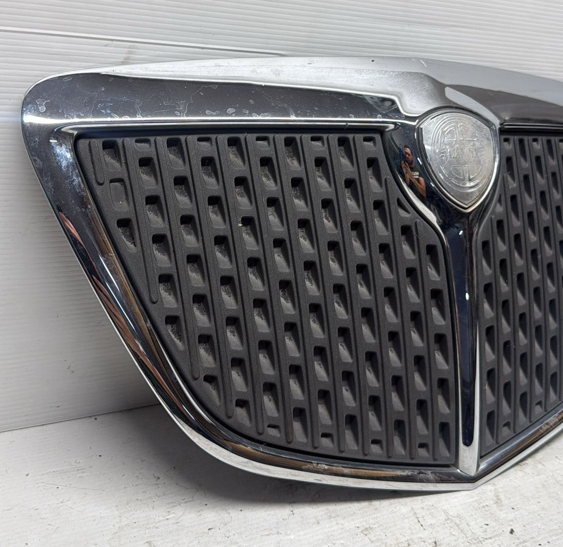 GRIGLIA ANTERIORE LANCIA YPSILON SERIE 2 CODICE: 735425960 (06>10)