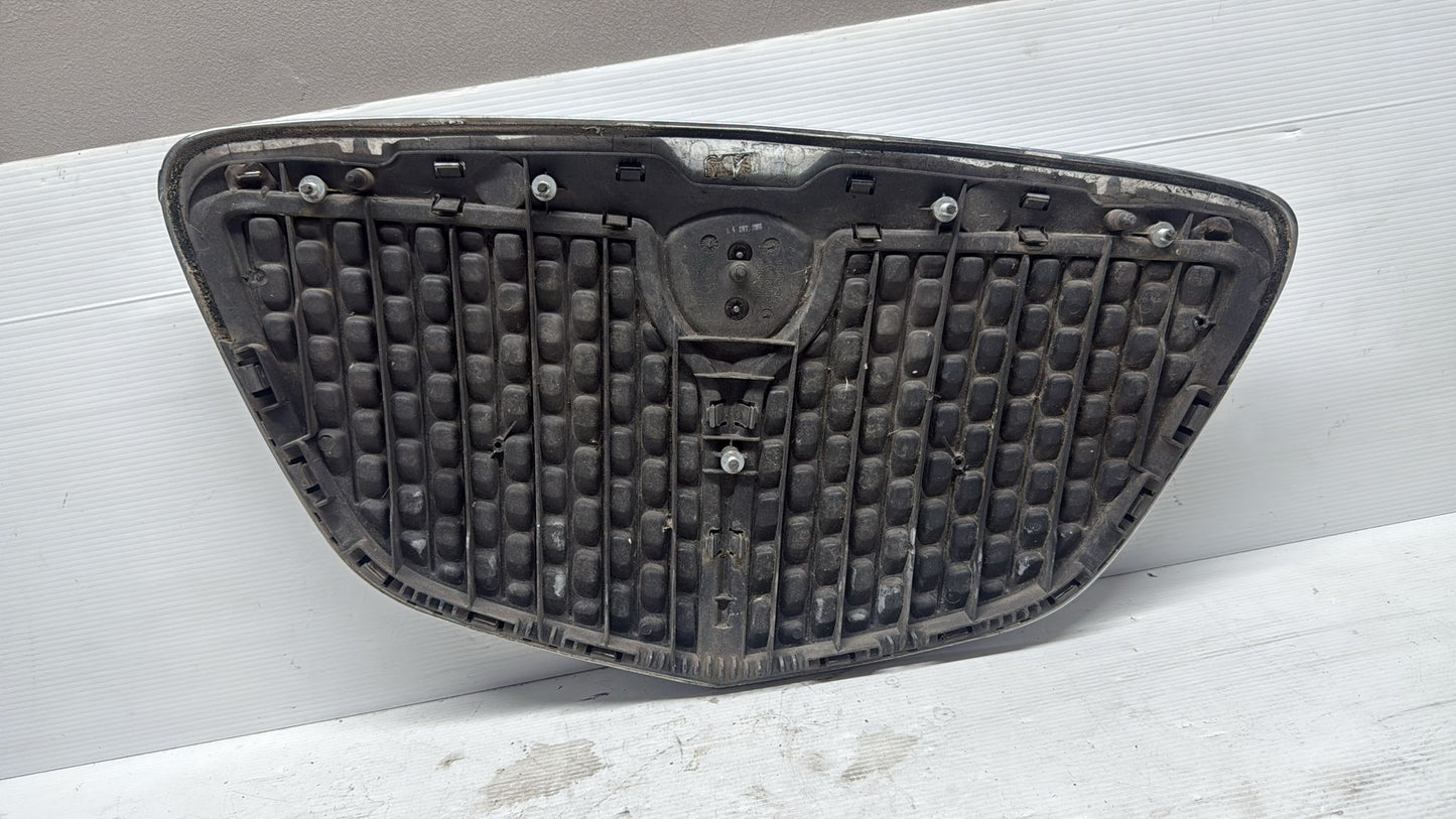 GRIGLIA ANTERIORE LANCIA YPSILON SERIE 2 CODICE: 735425960 (06>10)