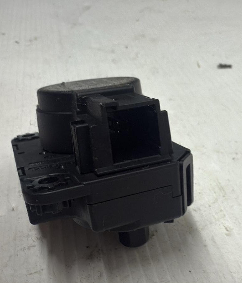 MOTORE APERTURA FLAP CLIMATIZZATORE PEUGEOT 308 SW 2016 CODICE:Z5509001