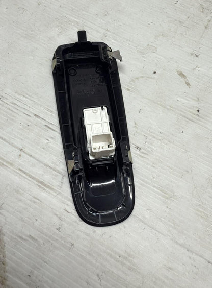 INTERRUTTORE POSTERIORE SINISTRO PEUGEOT 308\CITROEN C4 2015 96762292ZD