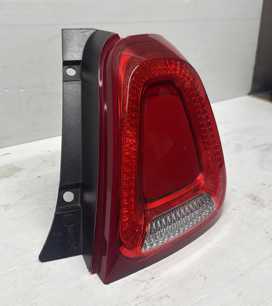 STOP FANALE POSTERIORE DESTRO FIAT 500 2015 (HA UNA CREPA SOTTO)