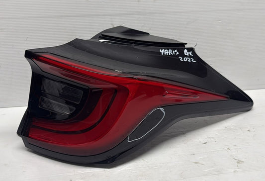 STOP FANALE LED POSTERIORE DESTRO TOYOTA YARIS 2022 (HA UNA CREPA)