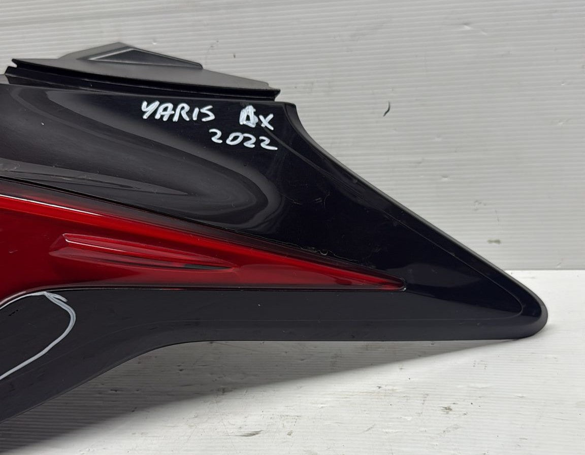 STOP FANALE LED POSTERIORE DESTRO TOYOTA YARIS 2022 (HA UNA CREPA)