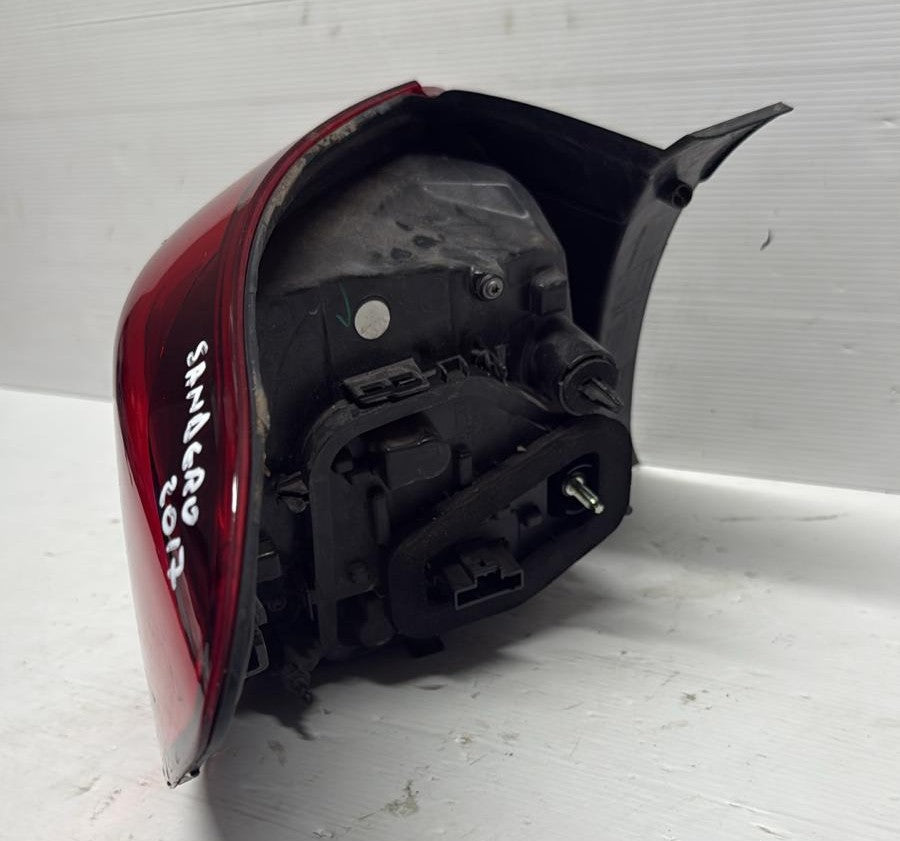 STOP FANALE POSTERIORE DESTRO DACIA SANDERO 2017 ORIGINALE USATO