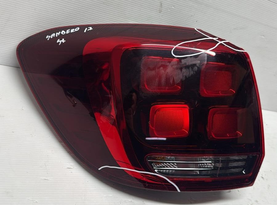 STOP FANALE POSTERIORE SINISTRO DACIA SANDERO 2017 (HA QUALCHE CREPA)