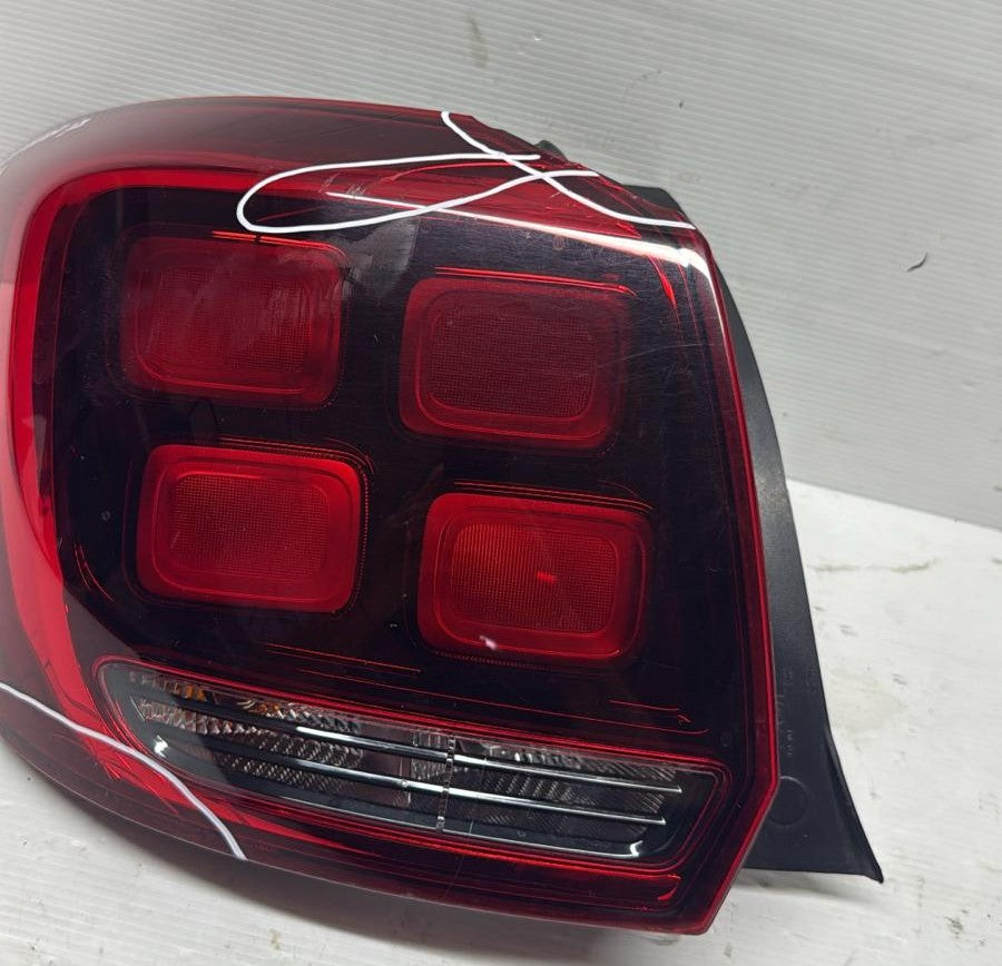 STOP FANALE POSTERIORE SINISTRO DACIA SANDERO 2017 (HA QUALCHE CREPA)