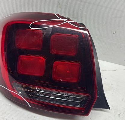 STOP FANALE POSTERIORE SINISTRO DACIA SANDERO 2017 (HA QUALCHE CREPA)