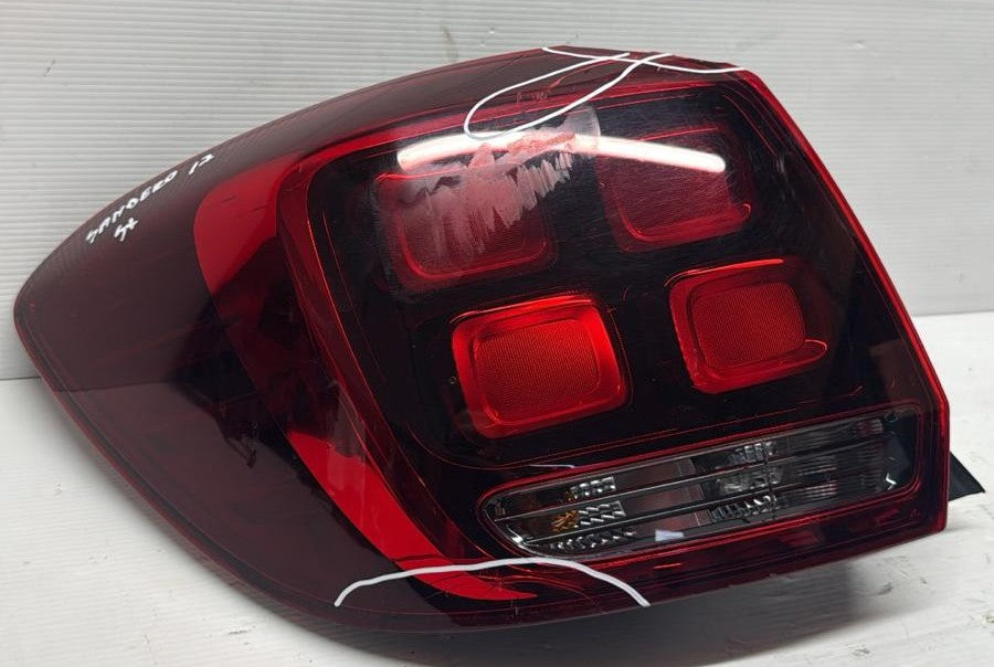 STOP FANALE POSTERIORE SINISTRO DACIA SANDERO 2017 (HA QUALCHE CREPA)